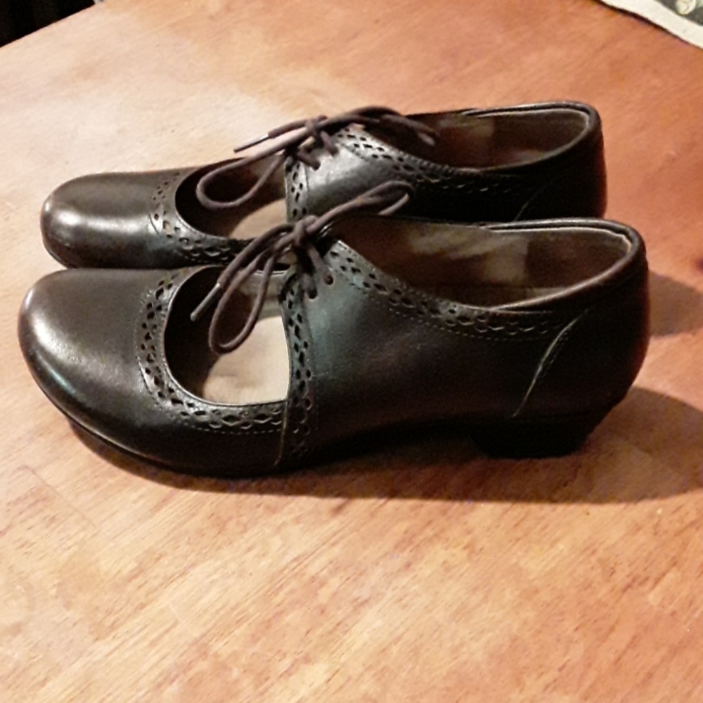 Taos brown wing tip granny style  shoes.